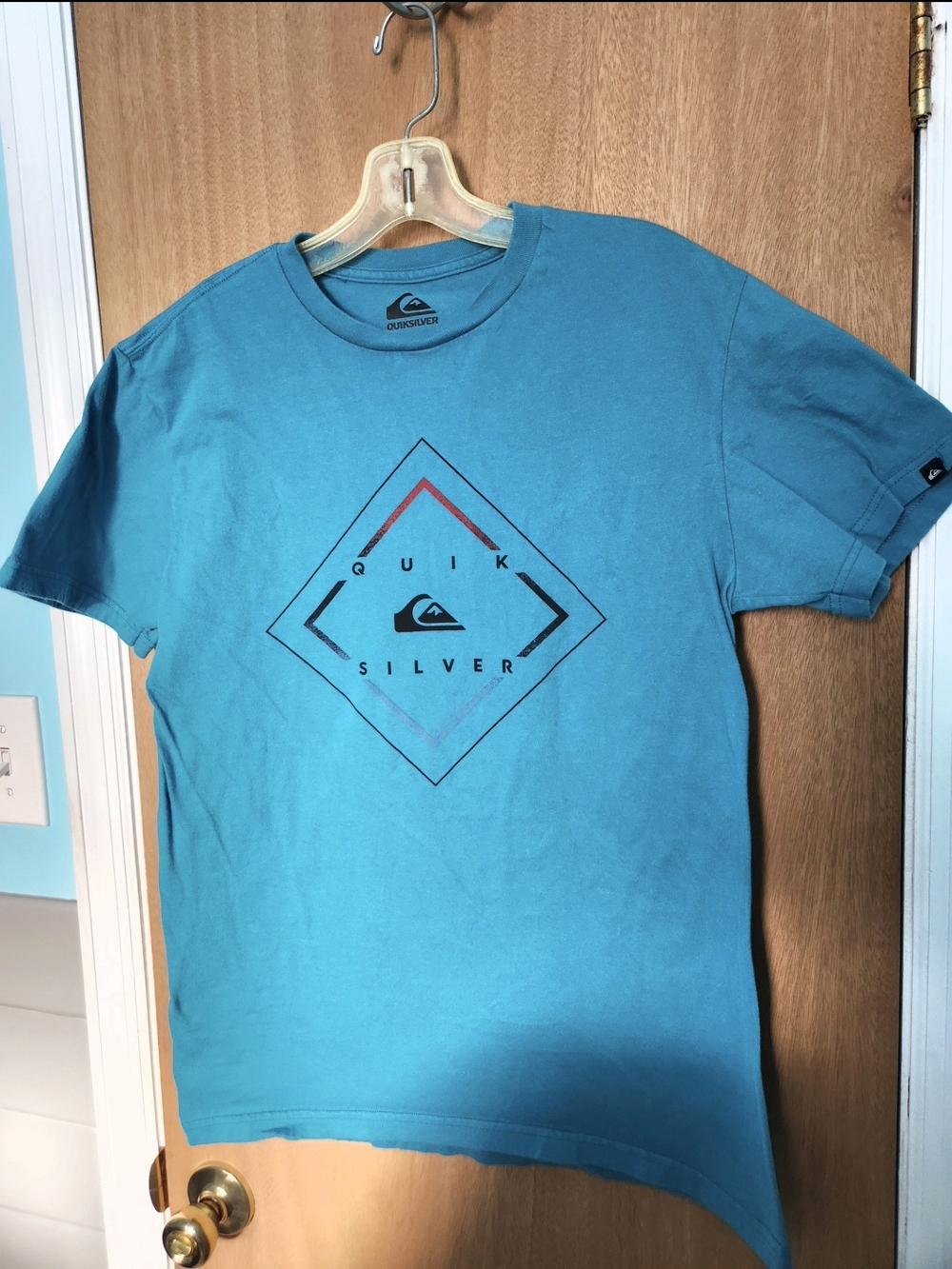 Quiksilver Men’s Teal Graphic Short Sleeve Tee